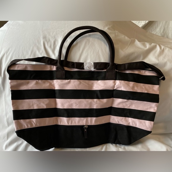 NWT Victoria’s Secret Weekender Tote Black and Pink  Expands with shoulder strap - Picture 8 of 15